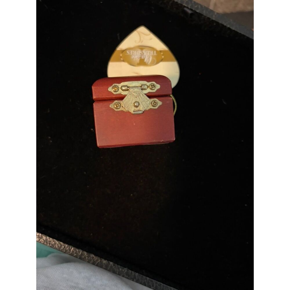 vtg small wooden ring box with brass clasp